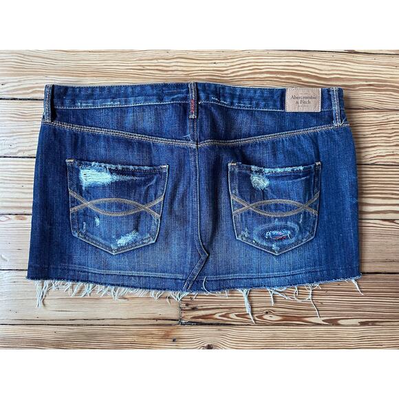 NWOT Abercrombie and Fitch Distressed Dark Wash Zip Button Denim Mini Skirt 10 - Picture 9 of 10